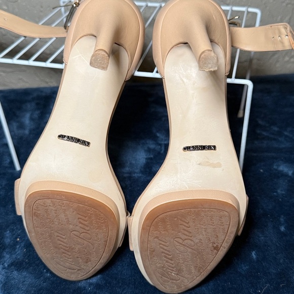Gianni Bini Nude 4" Heels Size 8.5 Vegan Leather Strap Shoes Pumps Stilettos - Picture 9 of 10